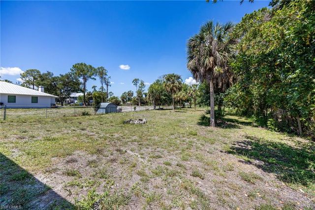 841 8th ST SE, Naples, FL 34117