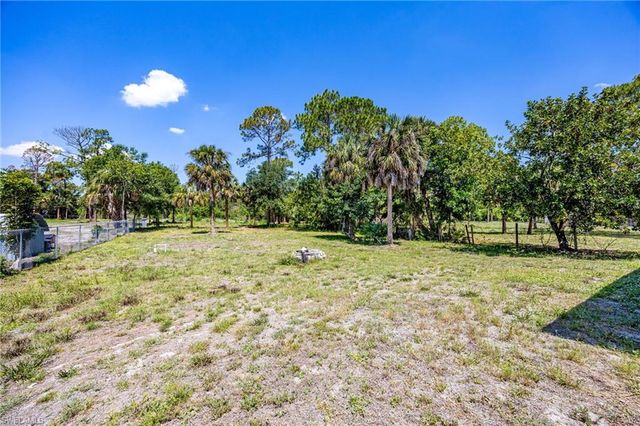 841 8th ST SE, Naples, FL 34117