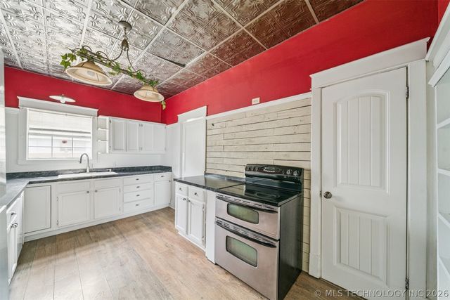 422 S Bristow Avenue, Coweta, OK 74429