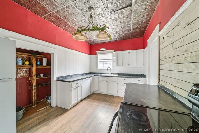 422 S Bristow Avenue, Coweta, OK 74429