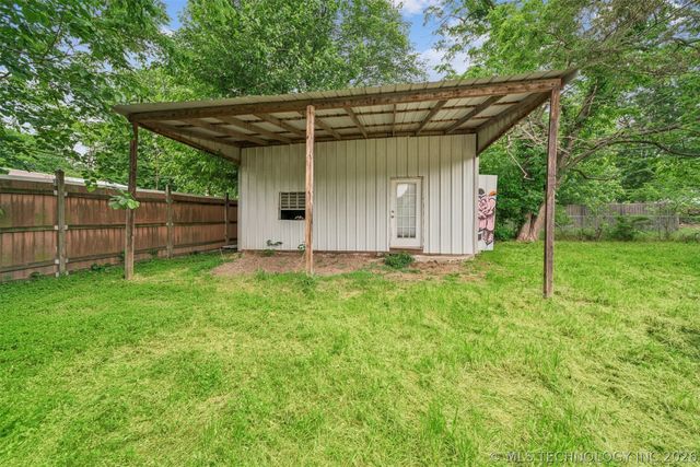 422 S Bristow Avenue, Coweta, OK 74429
