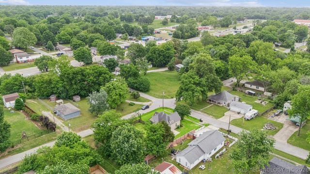 422 S Bristow Avenue, Coweta, OK 74429
