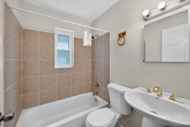 3917 Delhi Avenue, Cincinnati, OH 45204
