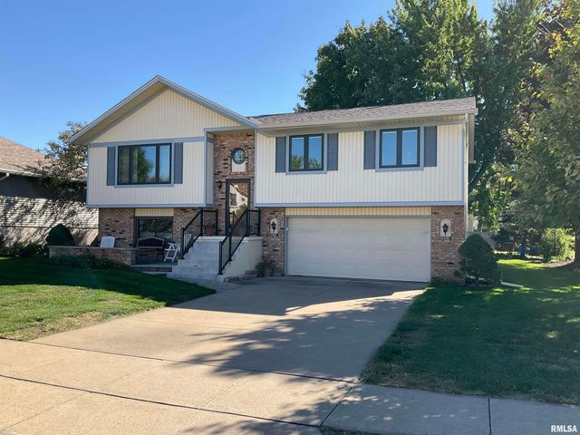 809 W SPRING Street, Eldridge, IA 52748