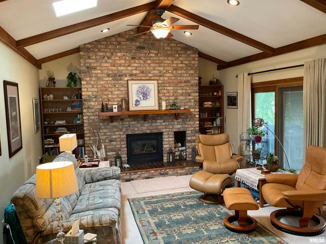 809 W SPRING Street, Eldridge, IA 52748