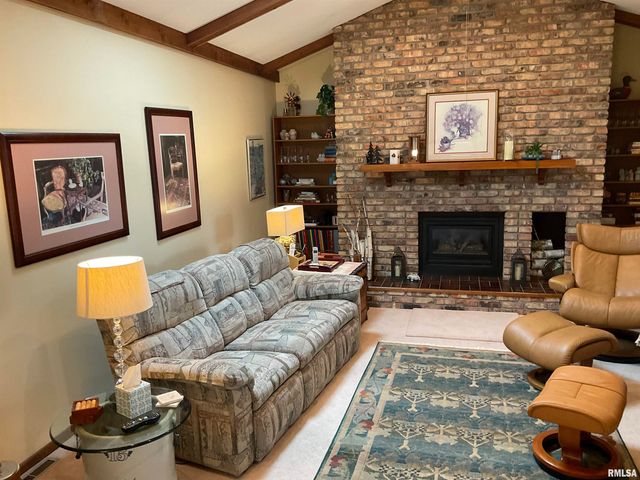 809 W SPRING Street, Eldridge, IA 52748