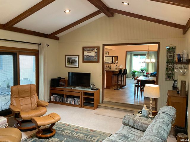 809 W SPRING Street, Eldridge, IA 52748