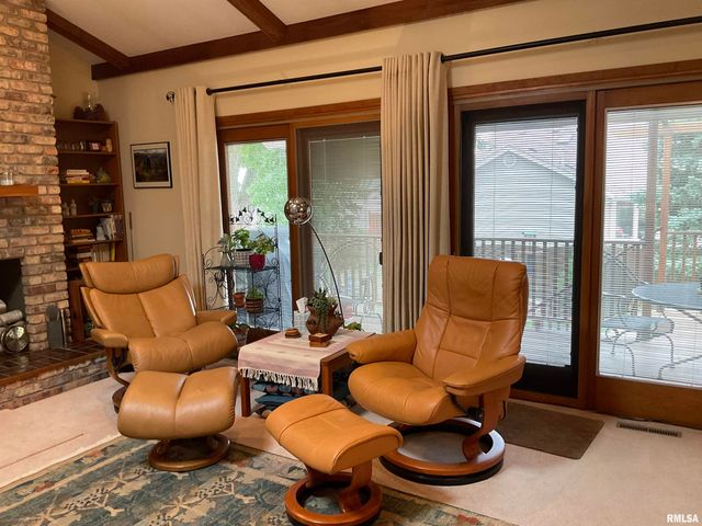 809 W SPRING Street, Eldridge, IA 52748