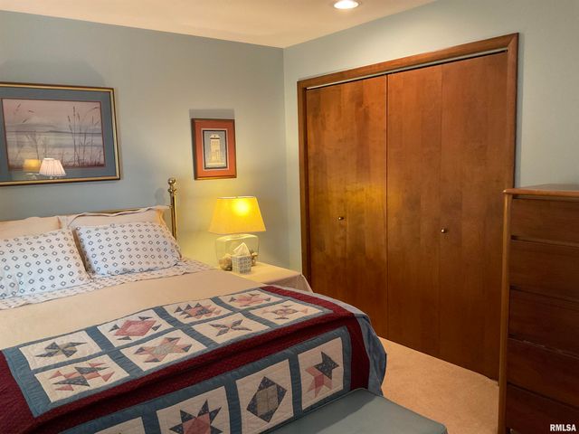 809 W SPRING Street, Eldridge, IA 52748