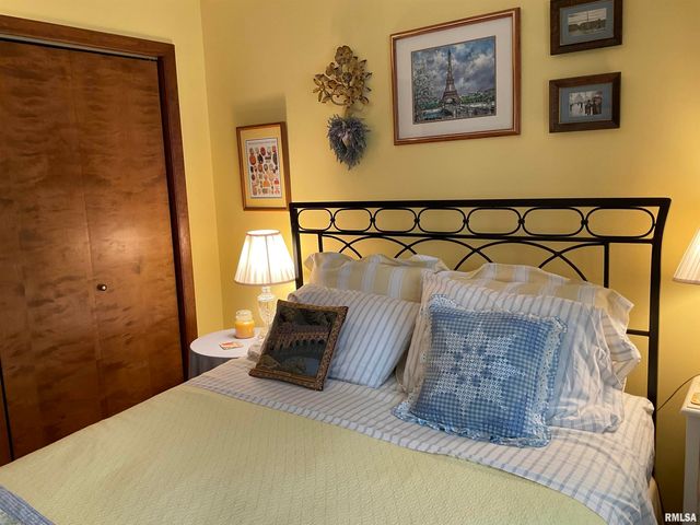 809 W SPRING Street, Eldridge, IA 52748