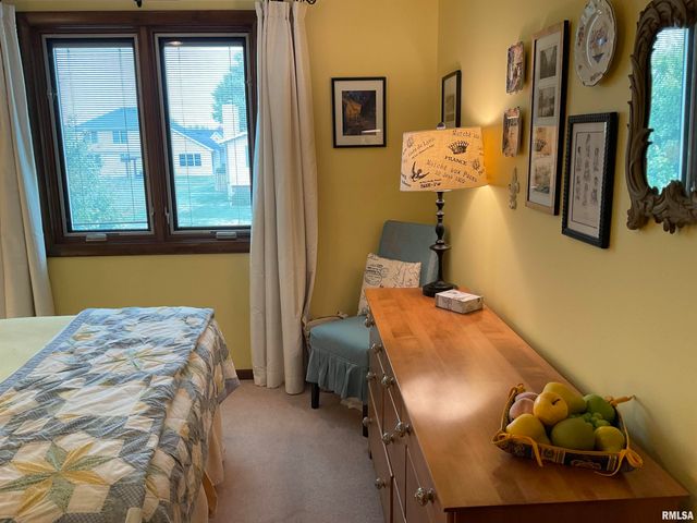 809 W SPRING Street, Eldridge, IA 52748