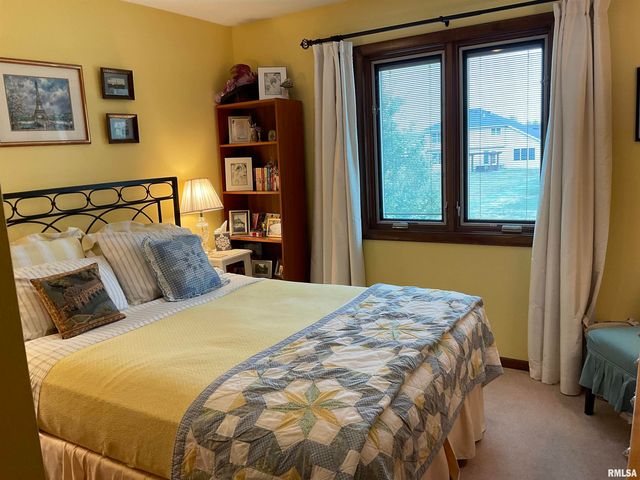 809 W SPRING Street, Eldridge, IA 52748