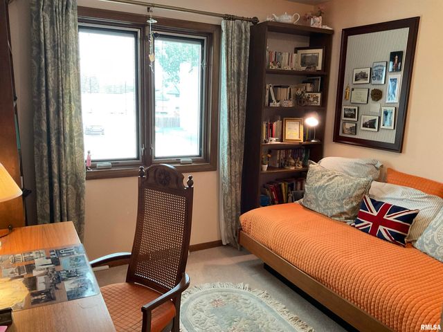 809 W SPRING Street, Eldridge, IA 52748