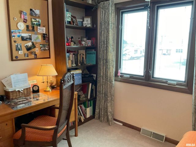 809 W SPRING Street, Eldridge, IA 52748