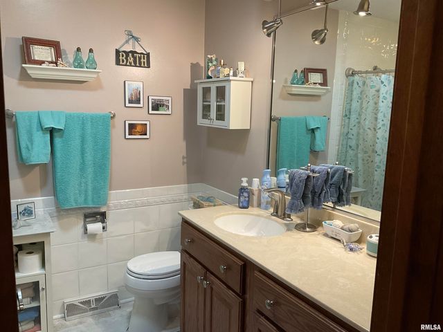 809 W SPRING Street, Eldridge, IA 52748