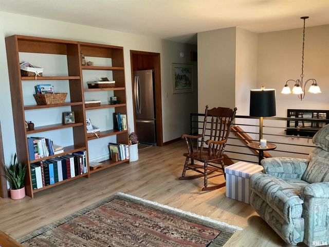 809 W SPRING Street, Eldridge, IA 52748