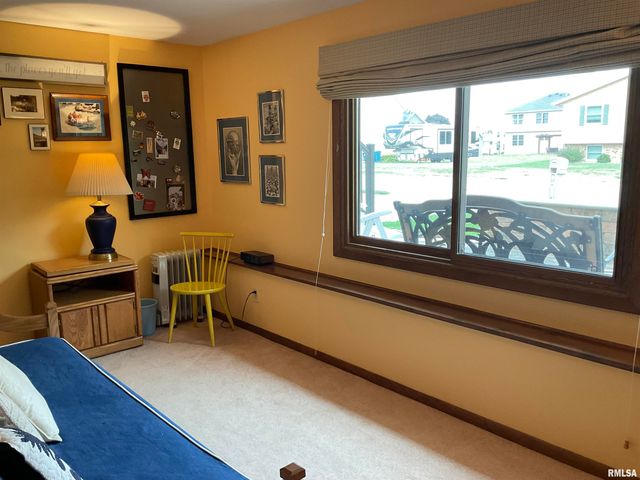 809 W SPRING Street, Eldridge, IA 52748