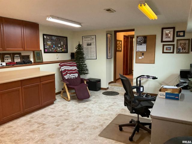 809 W SPRING Street, Eldridge, IA 52748