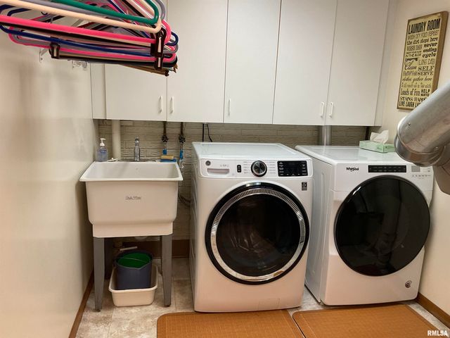 809 W SPRING Street, Eldridge, IA 52748