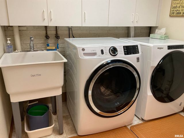 809 W SPRING Street, Eldridge, IA 52748