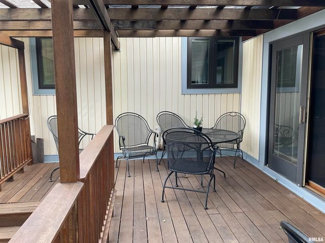 809 W SPRING Street, Eldridge, IA 52748