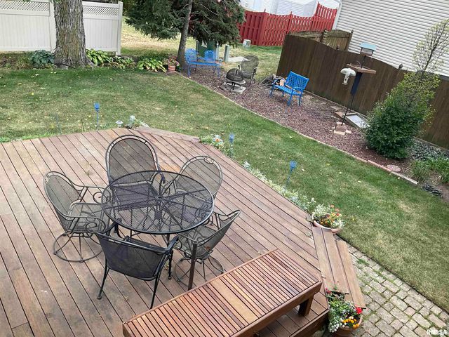 809 W SPRING Street, Eldridge, IA 52748