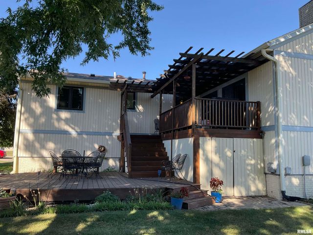 809 W SPRING Street, Eldridge, IA 52748