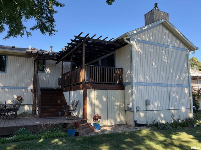 809 W SPRING Street, Eldridge, IA 52748