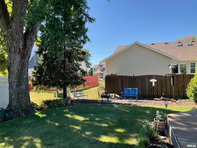 809 W SPRING Street, Eldridge, IA 52748