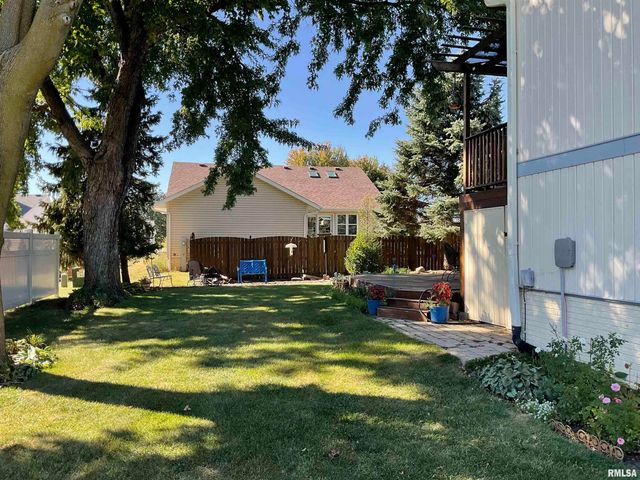 809 W SPRING Street, Eldridge, IA 52748