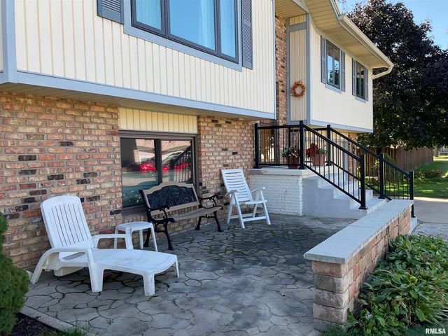 809 W SPRING Street, Eldridge, IA 52748