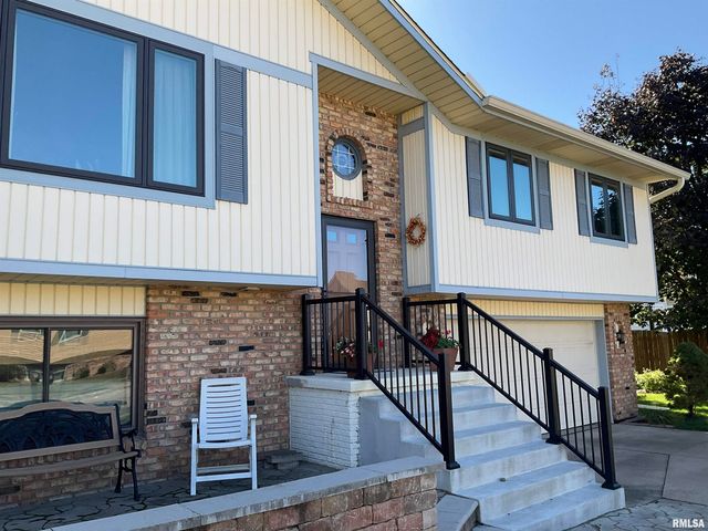 809 W SPRING Street, Eldridge, IA 52748