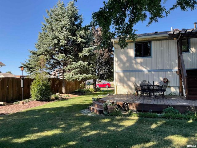 809 W SPRING Street, Eldridge, IA 52748