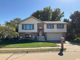 809 W SPRING Street, Eldridge, IA 52748