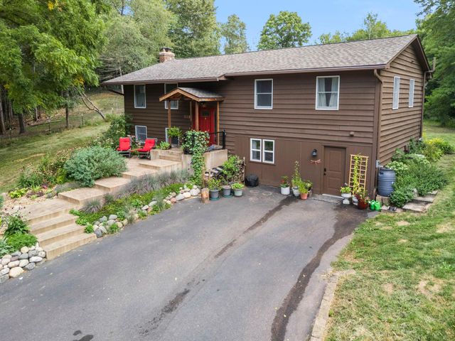 1373 Pine View Trail, Houlton, WI 54082