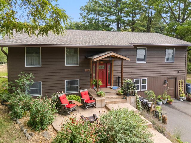 1373 Pine View Trail, Houlton, WI 54082