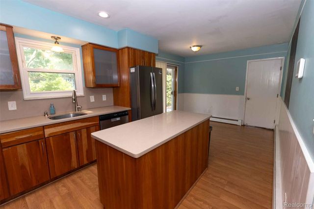 2720 Merelus Drive, Waterford Charter Township, MI 48329