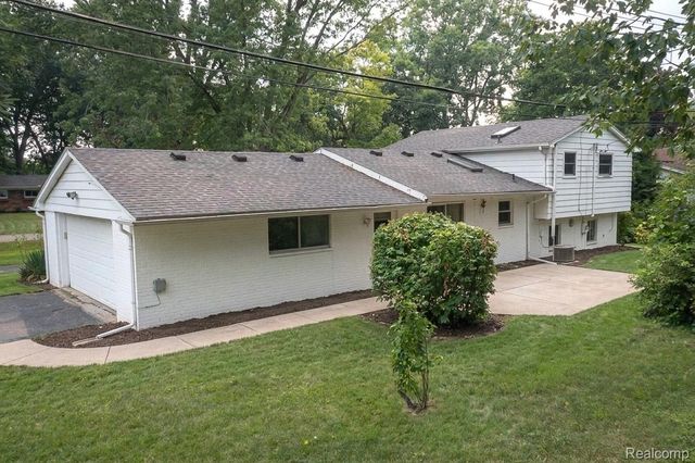 2720 Merelus Drive, Waterford Charter Township, MI 48329