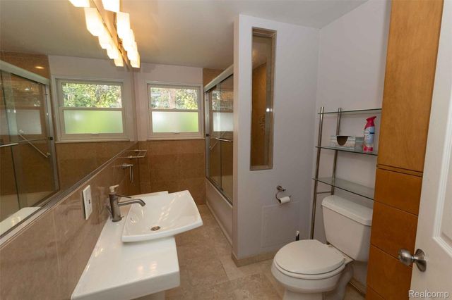 2720 Merelus Drive, Waterford Charter Township, MI 48329