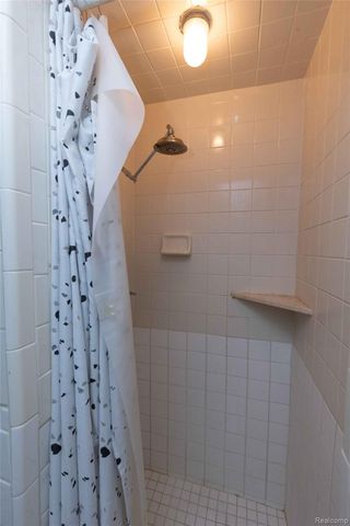 2720 Merelus Drive, Waterford Charter Township, MI 48329