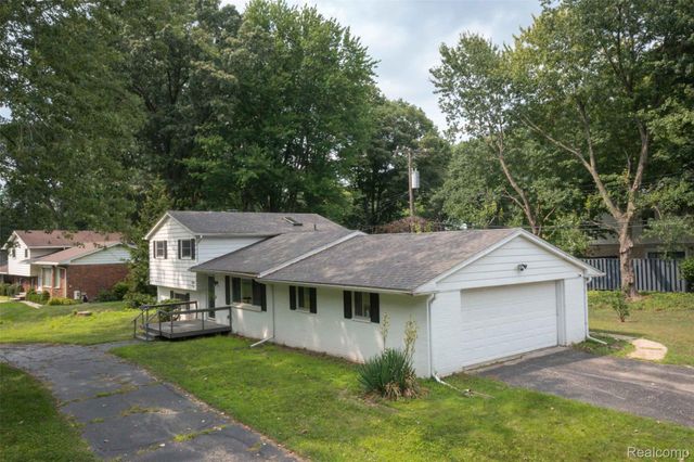 2720 Merelus Drive, Waterford Charter Township, MI 48329