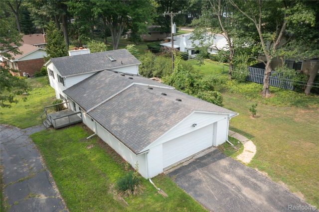 2720 Merelus Drive, Waterford Charter Township, MI 48329