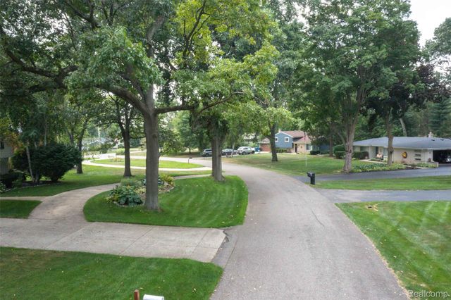 2720 Merelus Drive, Waterford Charter Township, MI 48329