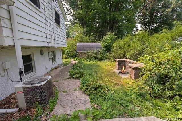 2720 Merelus Drive, Waterford Charter Township, MI 48329