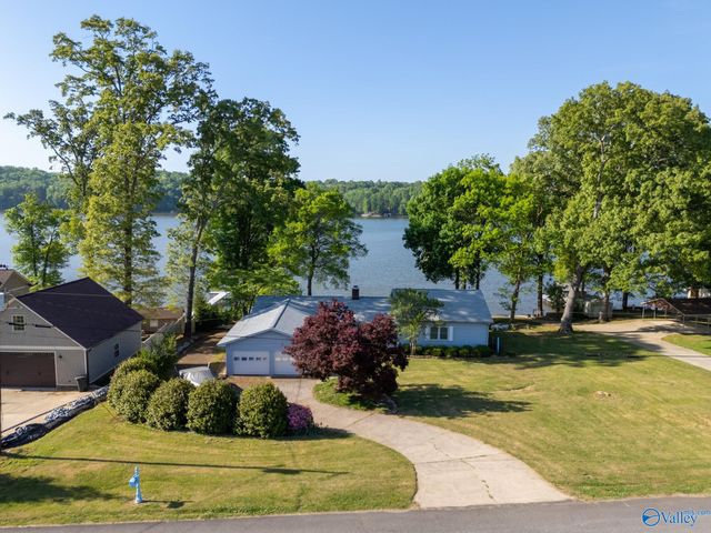 17900 Lakeside Estates Road, Athens, AL 35614