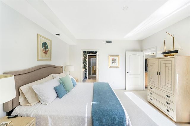 7638 Pebble Creek CIR 4-202, Naples, FL 34108
