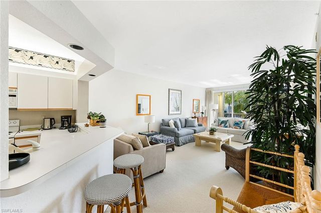 7638 Pebble Creek CIR 4-202, Naples, FL 34108