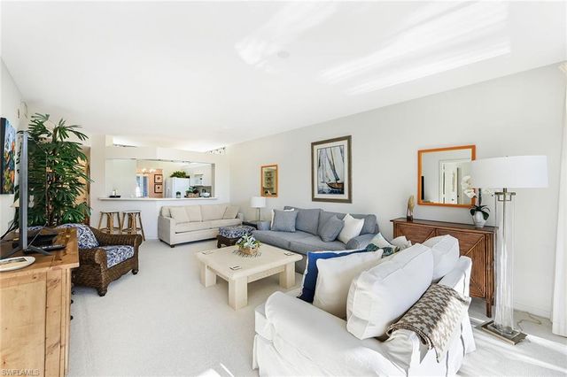 7638 Pebble Creek CIR 4-202, Naples, FL 34108