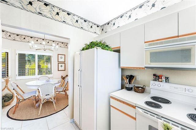 7638 Pebble Creek CIR 4-202, Naples, FL 34108