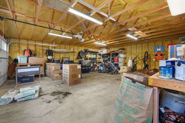 615 22nd Ave NW, Minot, ND 58703